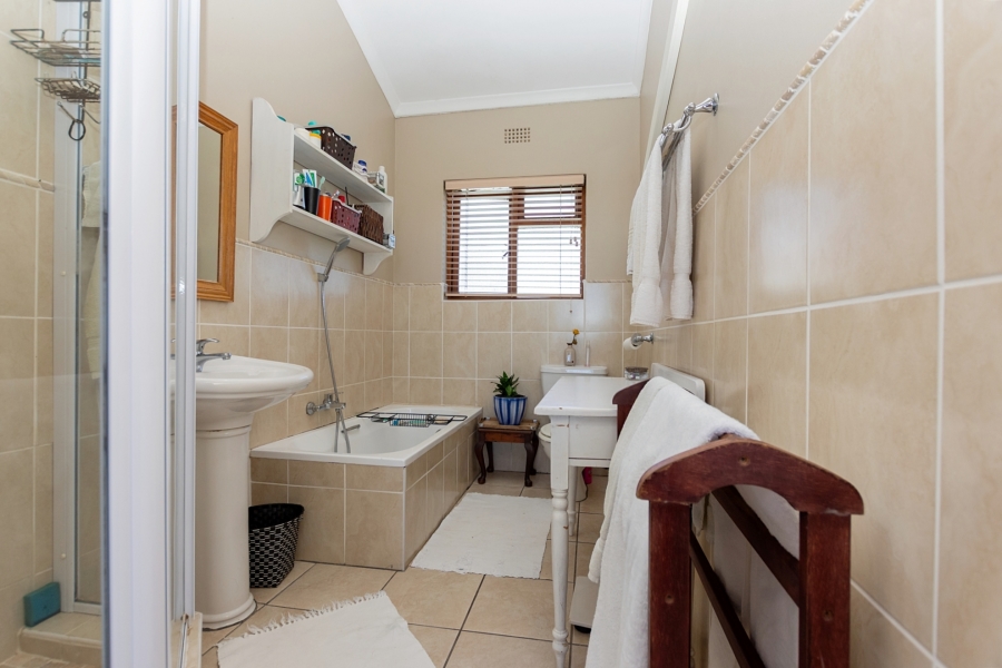 6 Bedroom Property for Sale in Middedorp Western Cape